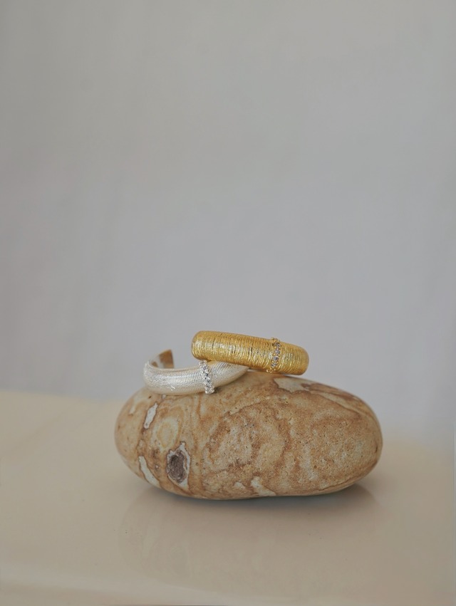 TEXTURED RING