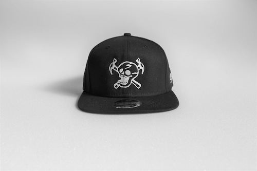 NEW ERA // SOURIRE ORIGINAL LOGO CAP　(Hammer Skull)