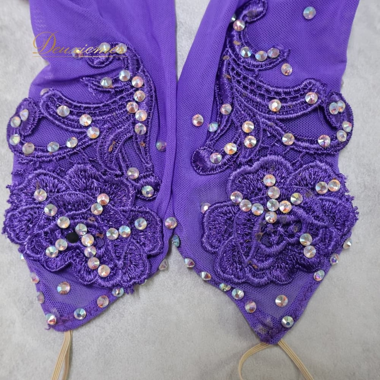 社交ダンス 衣装 ラテン ワンピース ドレス ピンク系 フリル 光沢 華やか アーム アームカバー チョーカー ラインストーン 装飾 キラキラ かわいい ダンス衣装 イベント ステージ パーティー ダンスパーティー おしゃれ