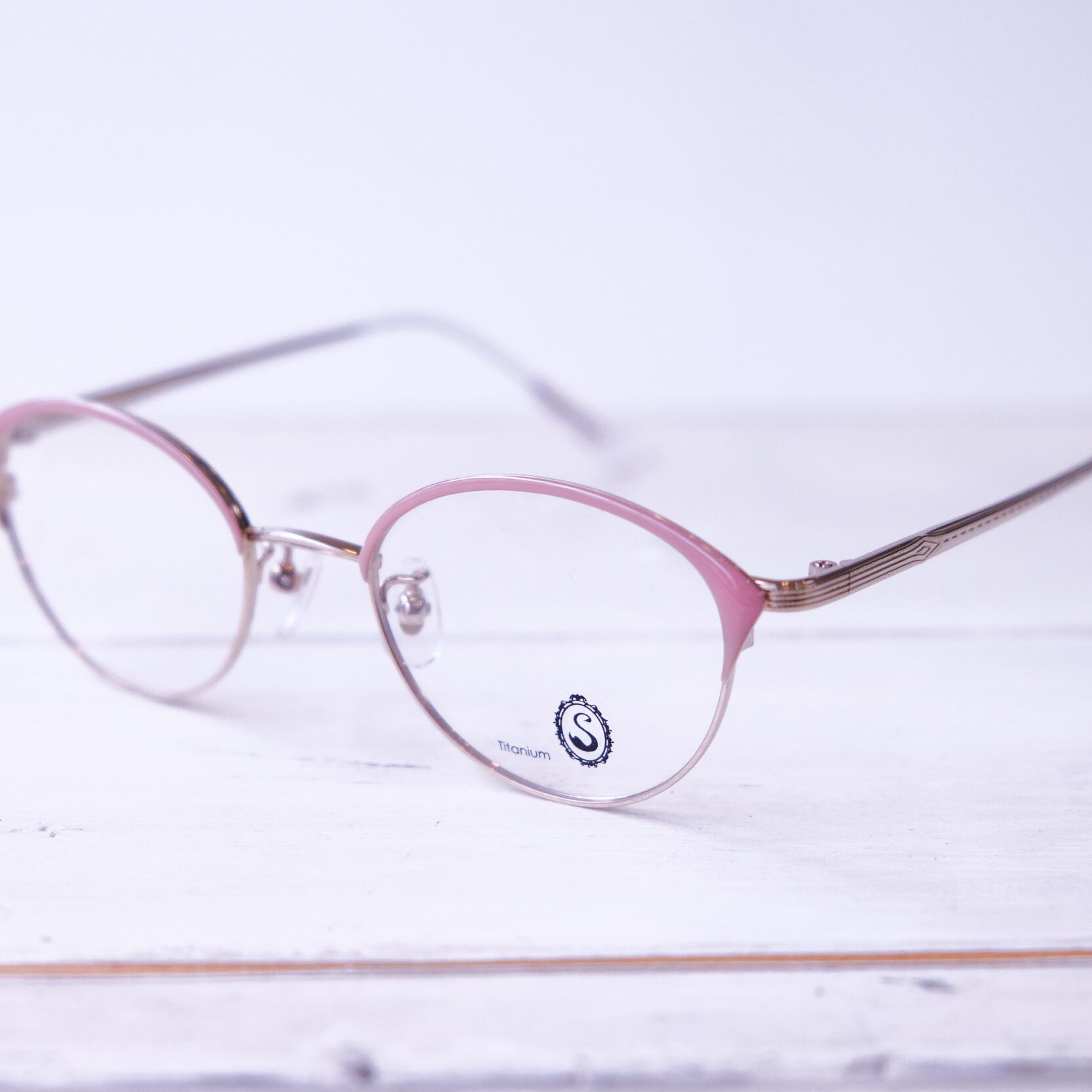 Seacret Remedy シークレットレメディ メガネ レディースブロウ S-039 / White gold + Pink | livra  eyewear powered by BASE