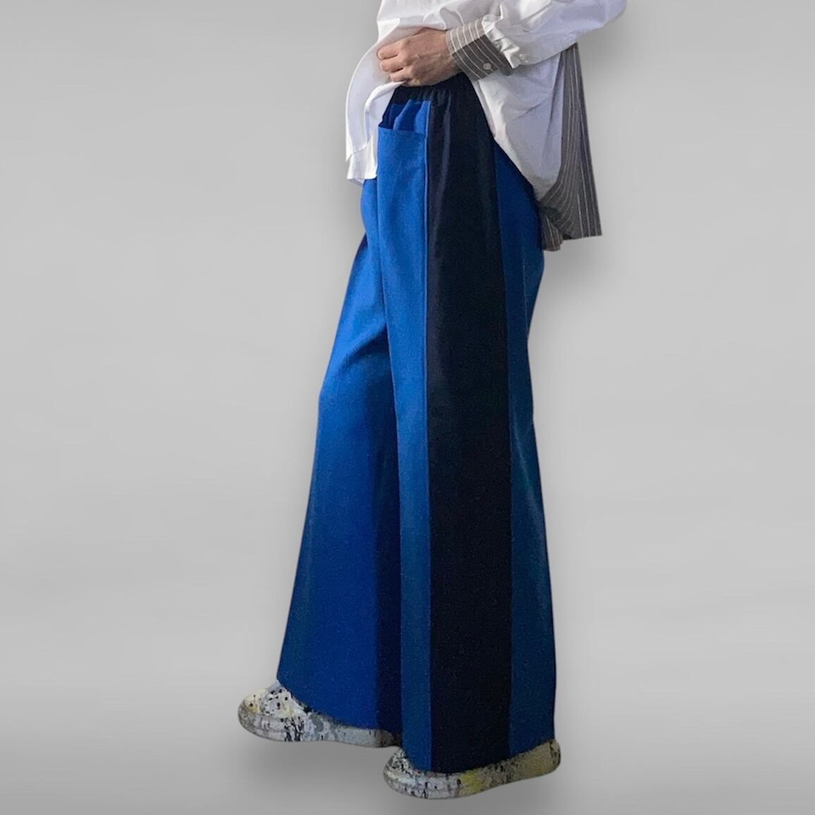 ZOZOTTE リメイクワイドパンツ/トラックパンツ風/サイドロゴ入り/ブルー×ネイビー地柄ストライプ柄