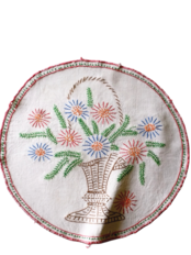 フランス 44c とろりとしたリネンと大きな花籠と刺繍クロス テーブルセンター アンティーク