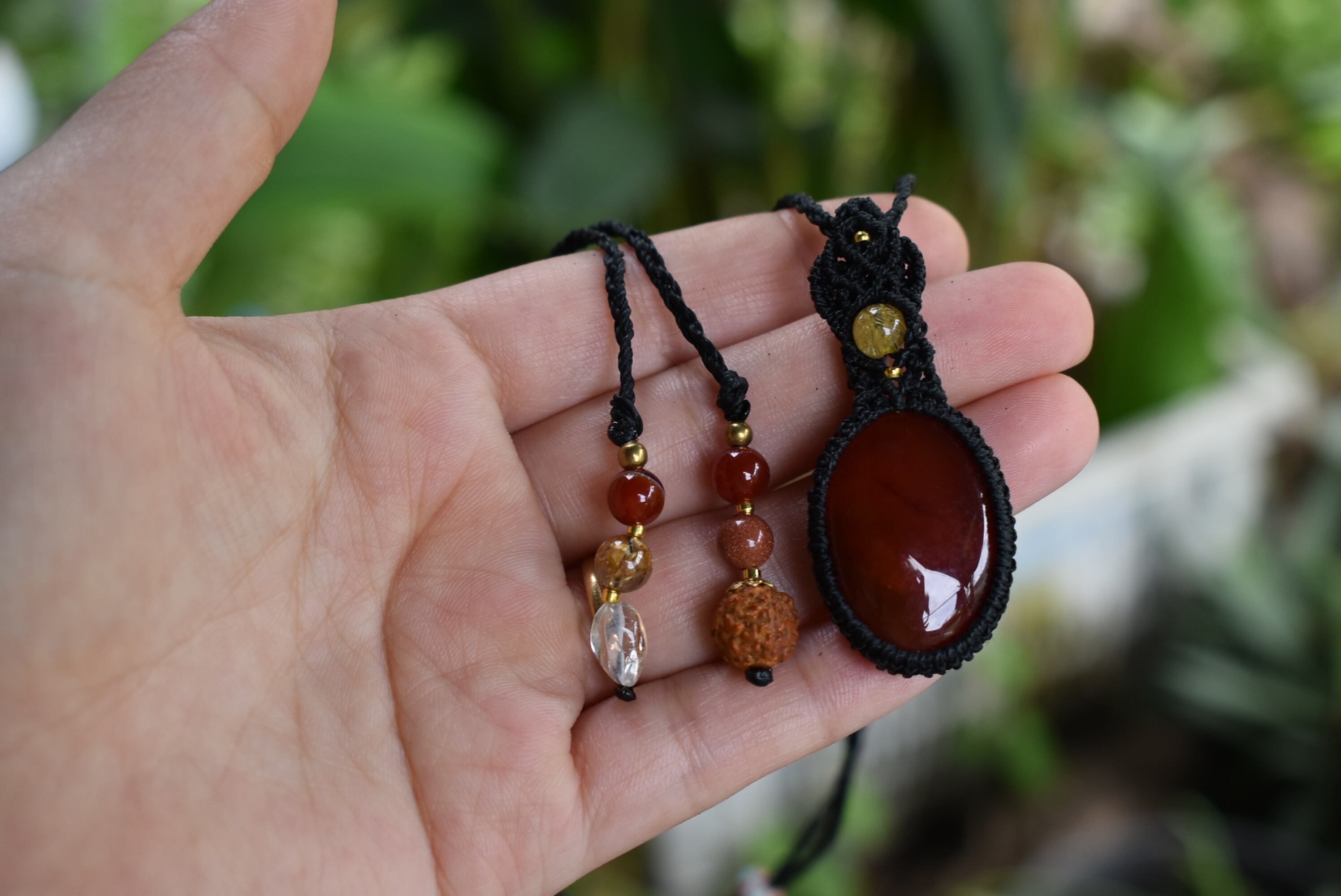 深紅色★カーネリアン マクラメペンダント