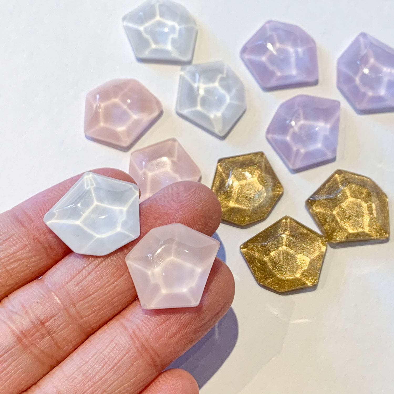 ハンドメイド　 カボションピン　6本セット 最終入荷〉いびつ六角形水面風カボション | Dua-アクセサリーパーツ