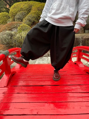 UNFINISHEDカボチャロングパンツブラック