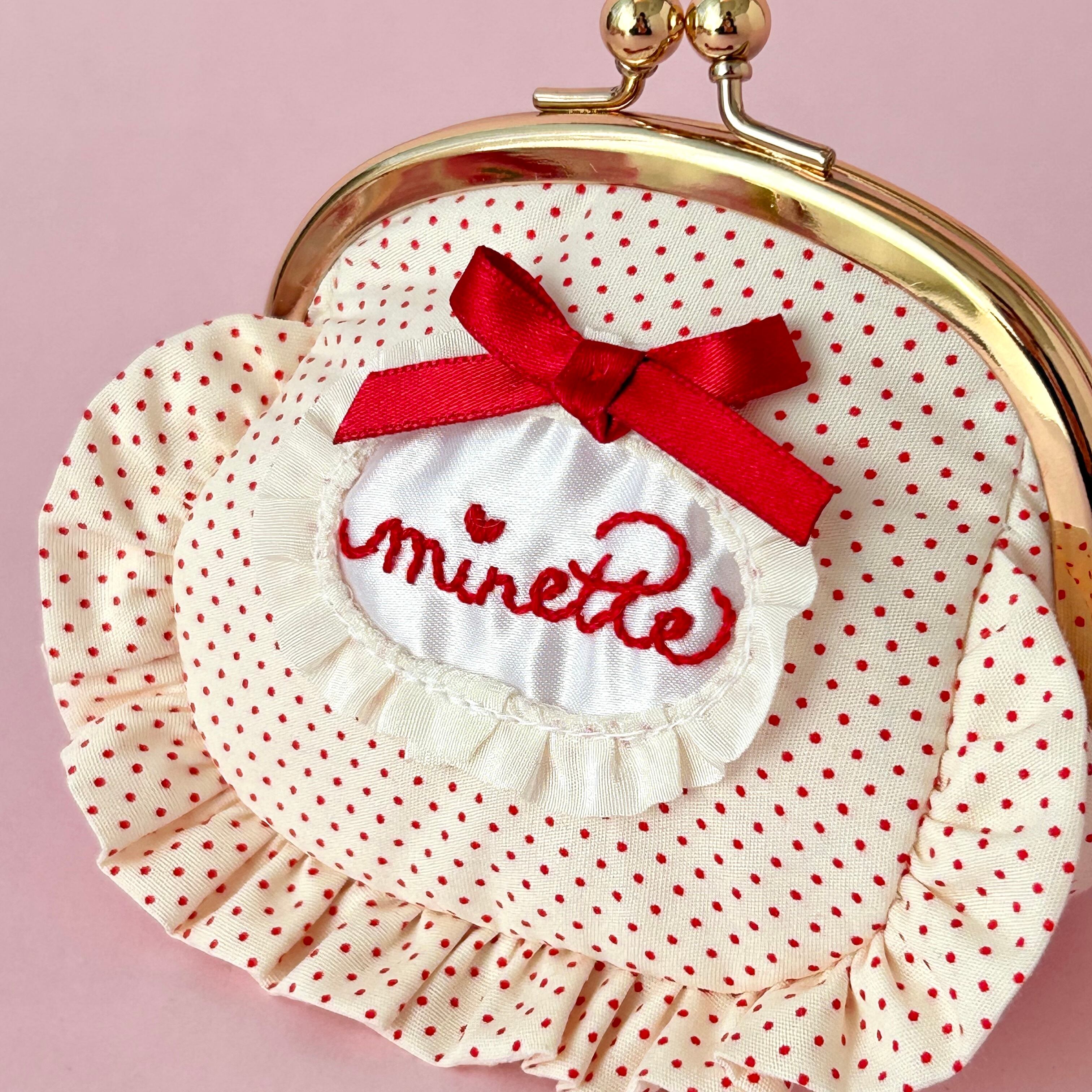 がま口ポーチ（赤ドット/minetteロゴ刺繍） | minette“ミネット”手刺繍