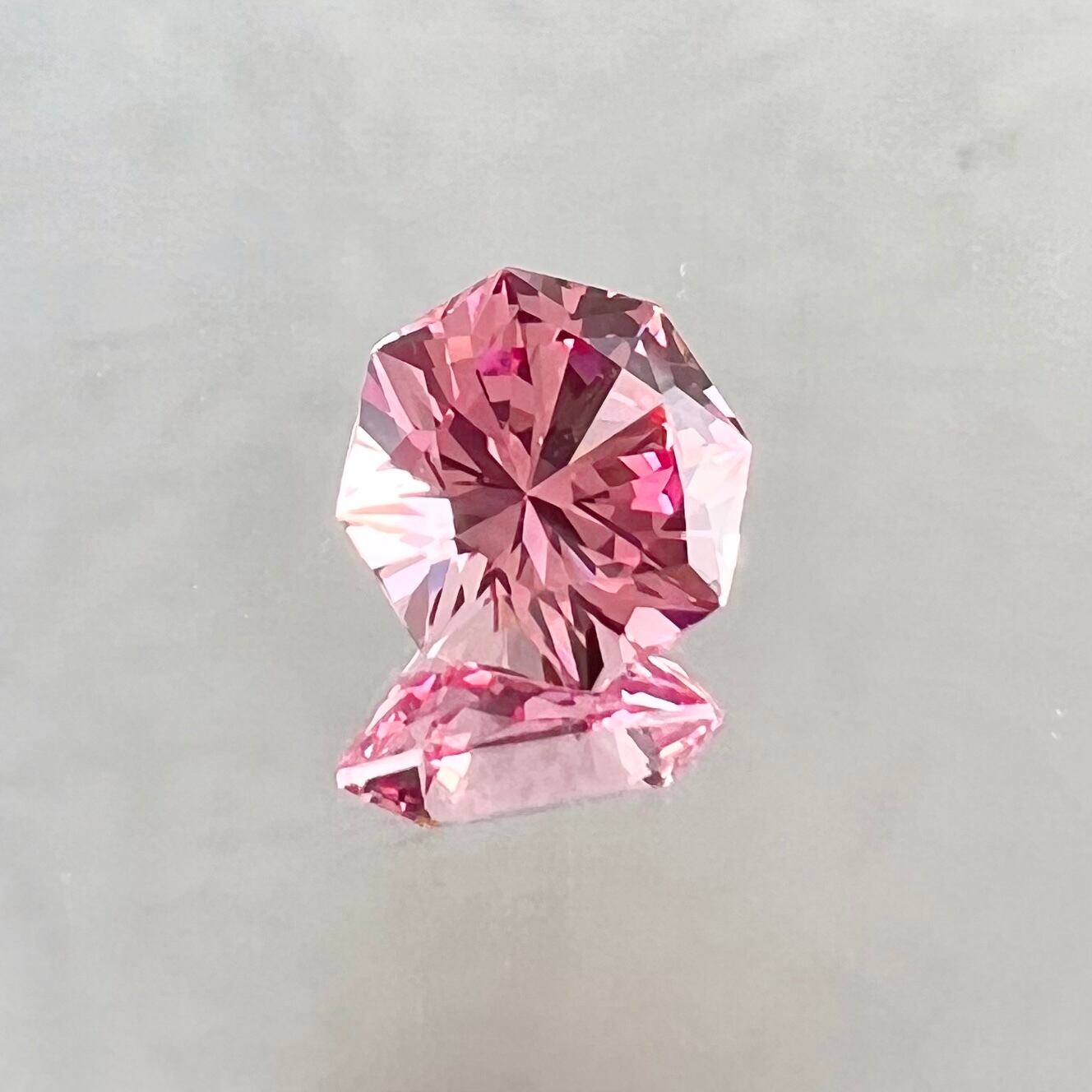 再結晶ピンクサファイア ほんのりパパラチア 特殊オクタゴンカット ルース 春色