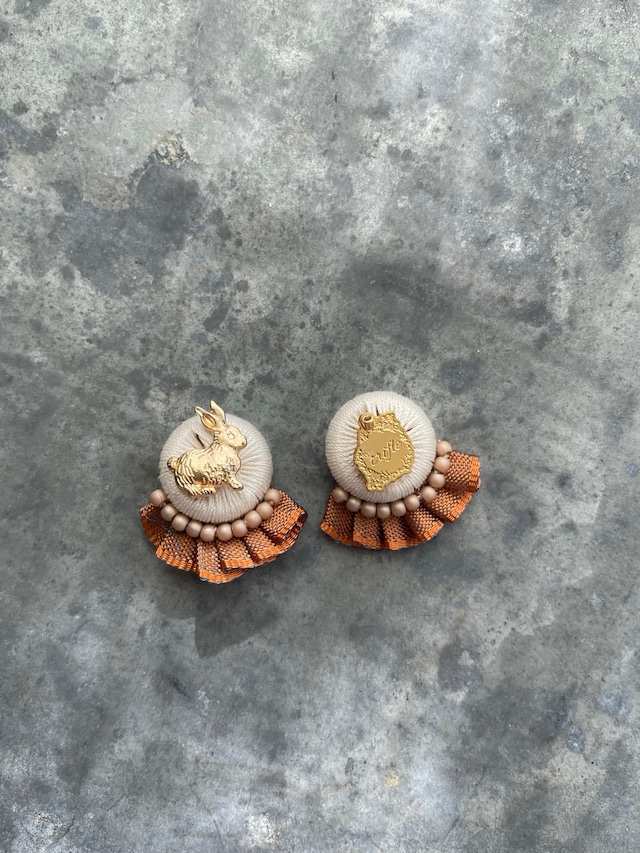 itomaki pleats frill White×apricot  earring