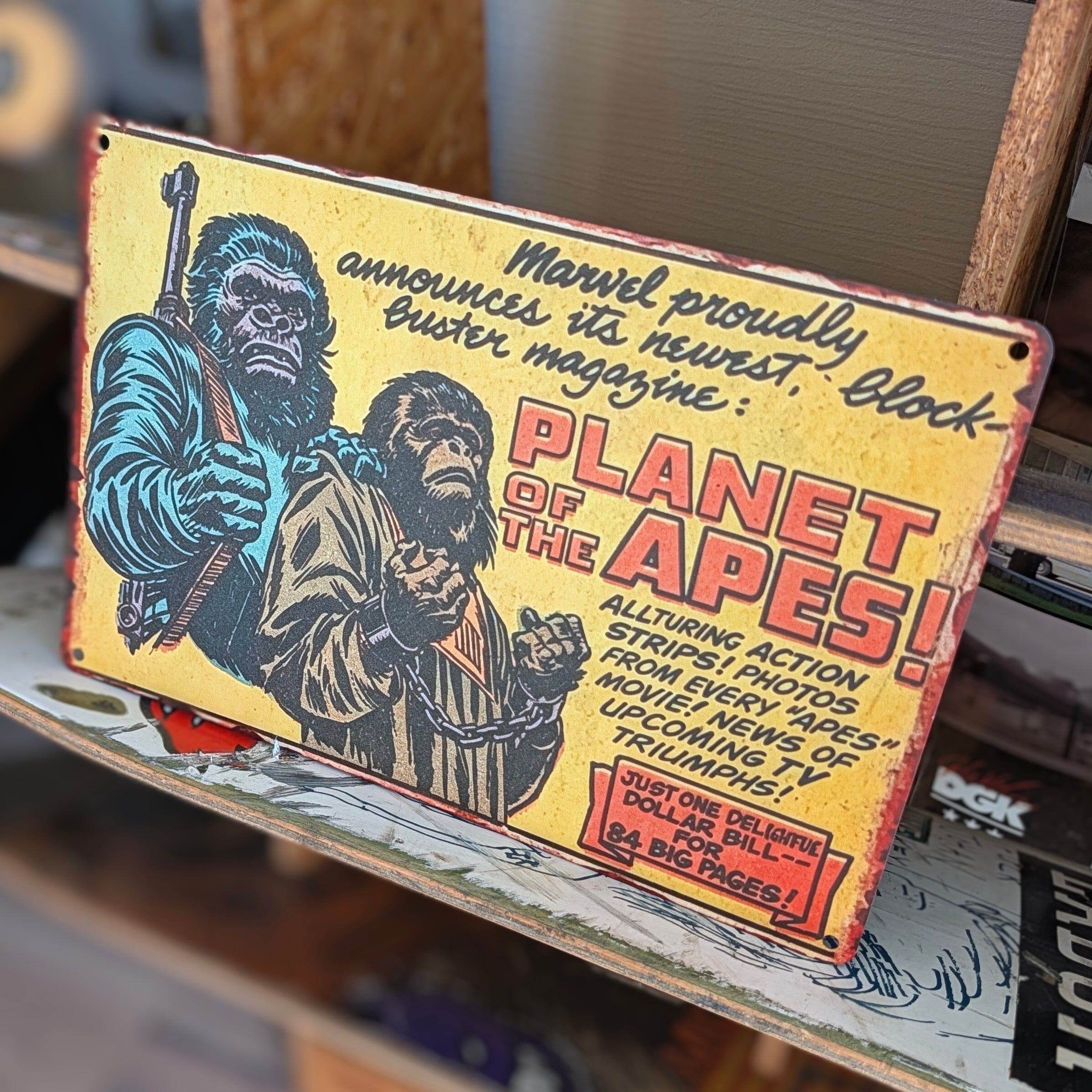 送料無料！ちょうどいいブリキ看板 【 Planet of the Apes 猿の惑星 】 METAL SIGN / メタルサイン / ブリキ看板 / サインボード / ビンテージ加工〚アメリカン雑貨 アメトイ〛