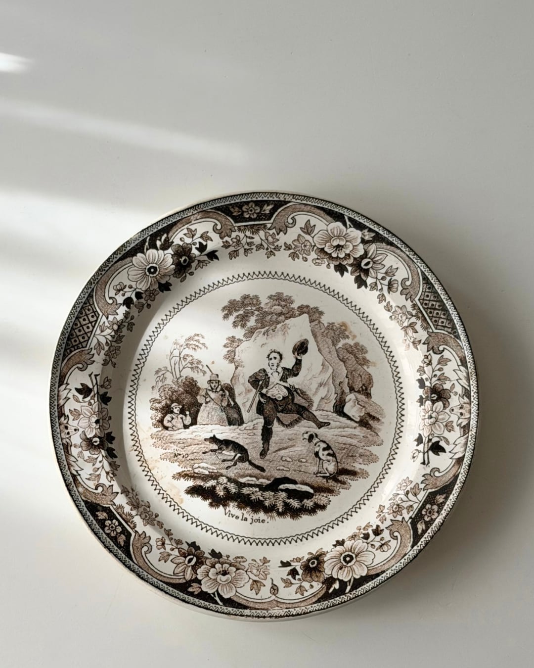 Creil et Montereau クレイユモントロー / 《Vive la joie》 セピアブラウンの転写プレート 1830-1840s