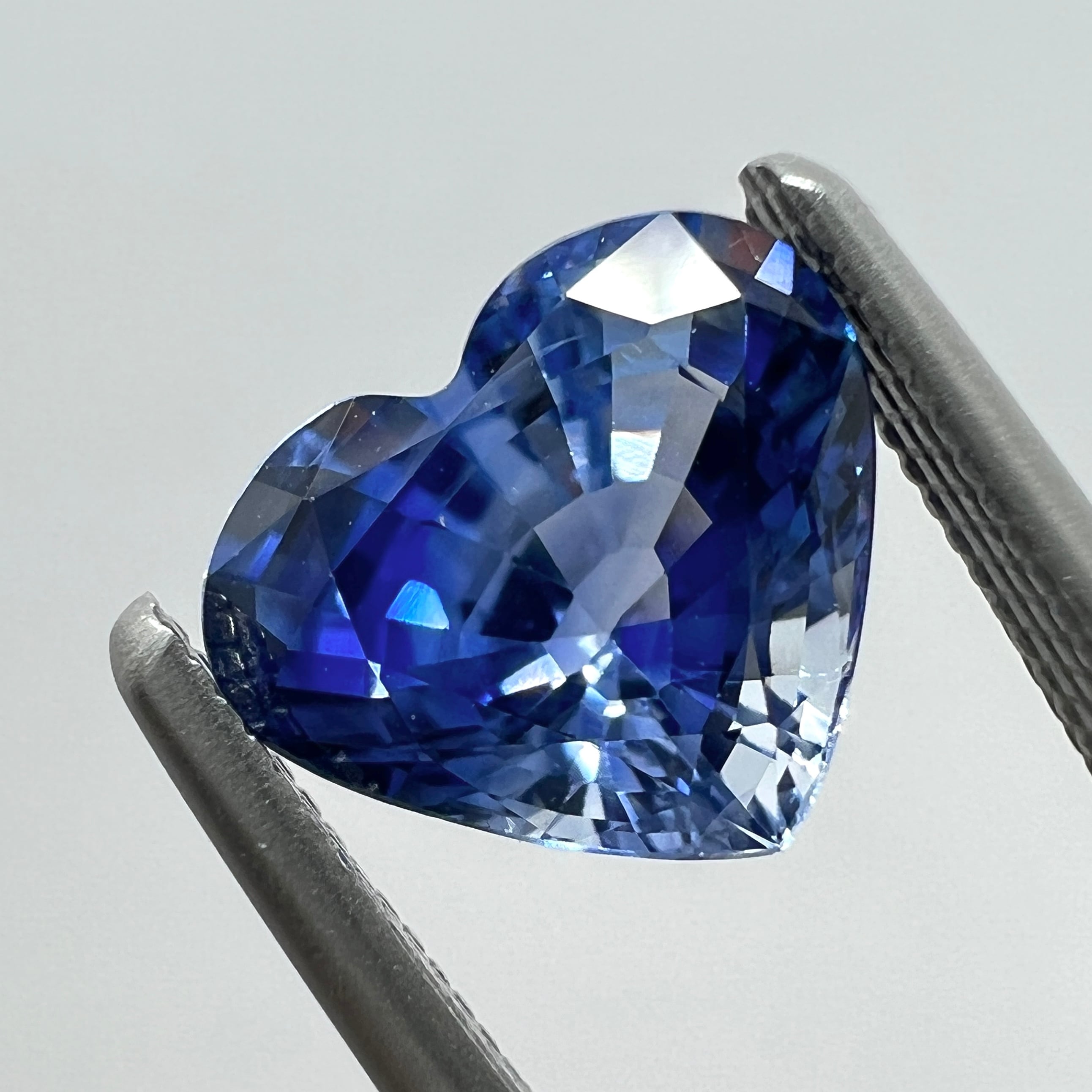 1.74ct 愛らしい横広ハートのバイカラーサファイア ルース | Bleu Roi