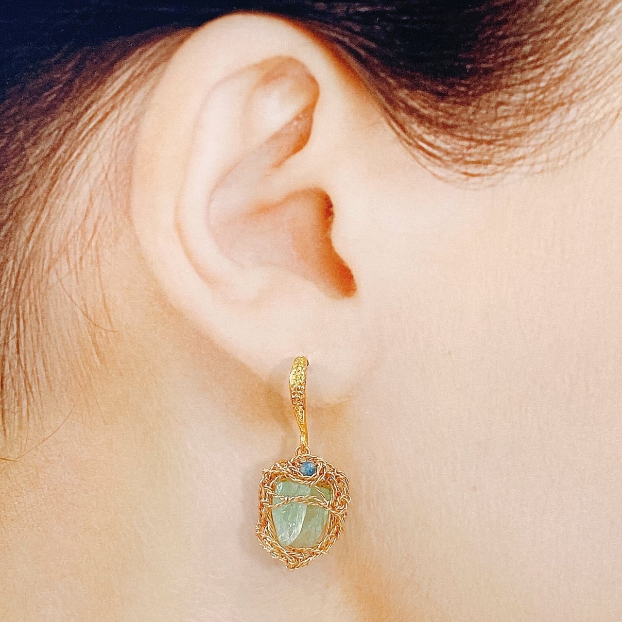 インドグリーン宝石ピアス ピアス K10ホワイトゴールド シンセグリーンクォーツ(水晶)(雫/しずく