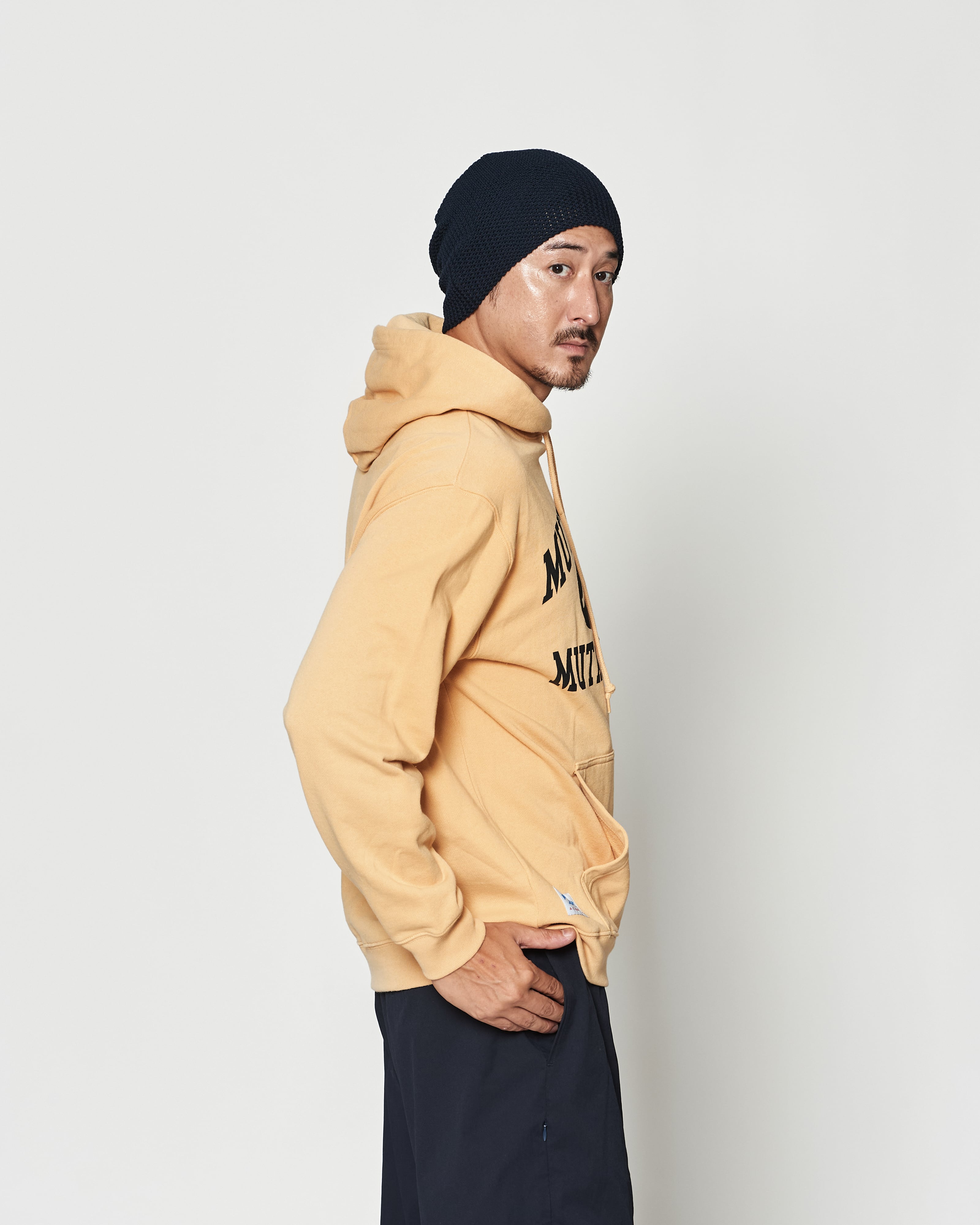 【新品未使用】　muta MARINE ナイロンBIGパーカー　ベージュ muta MARINE × ACANTHUS カレッジロゴ パーカー | ACANTHUS ONLINE STORE