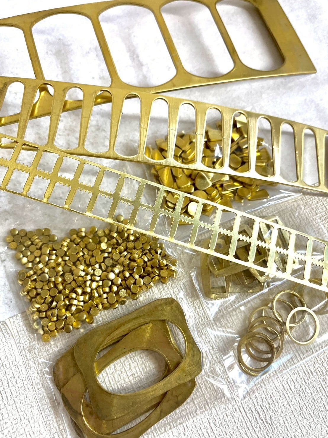 真鍮端材パーツセット プレミアムセット | チェコガラスボタン専門店