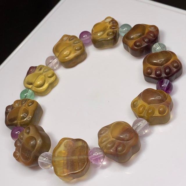 3.可愛いイエロー×ブラウンフローライト・肉球ブレスレット