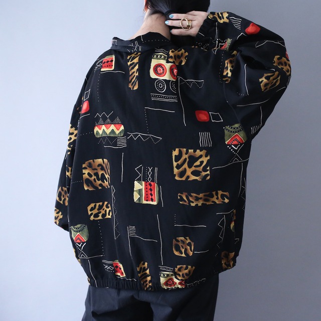 black base geometry art pattern box silhouette zip-up blouson