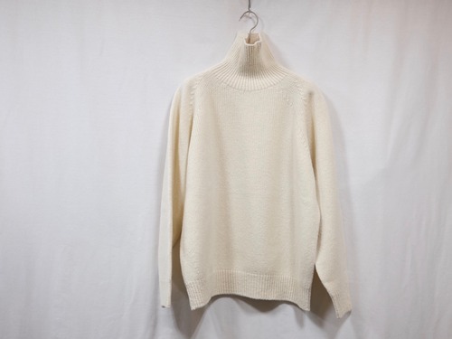 crepuscule”W/G TURTLE NECK L/S NATURAL”