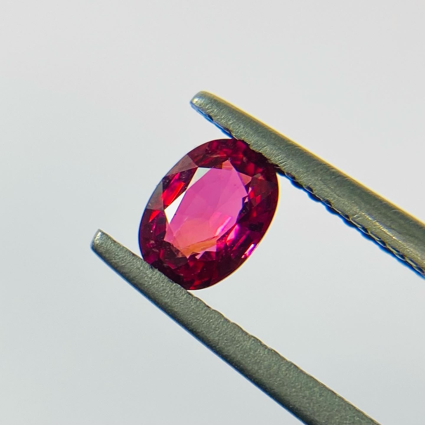 多彩なスピネル ミャンマーモゴック産 希少スピネル3 | FER