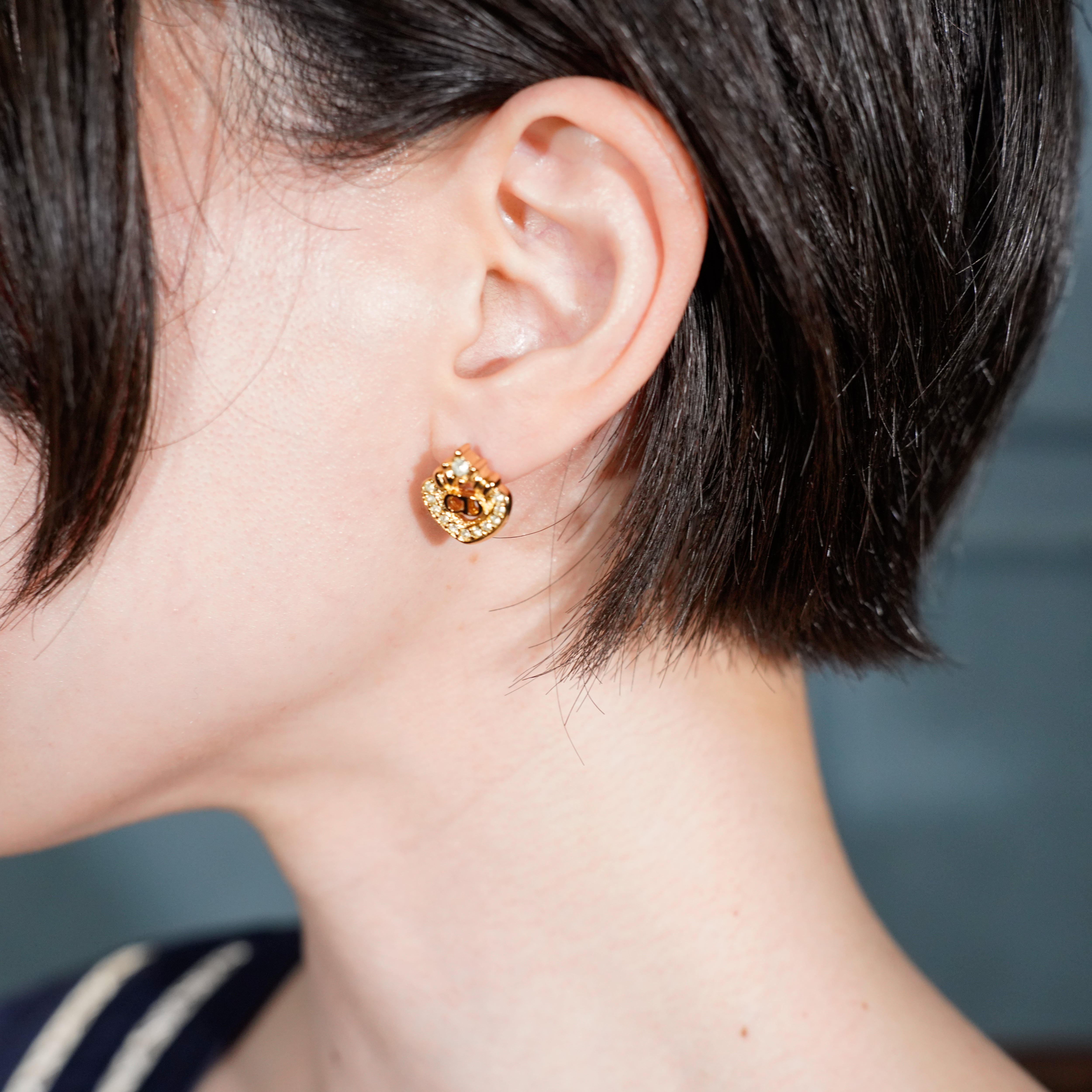 DIORダブルCロゴ ストーン装飾 ピアス(片耳用) Christian Dior LOGO CLEAR STONE DESIGN EARRING/クリスチャン