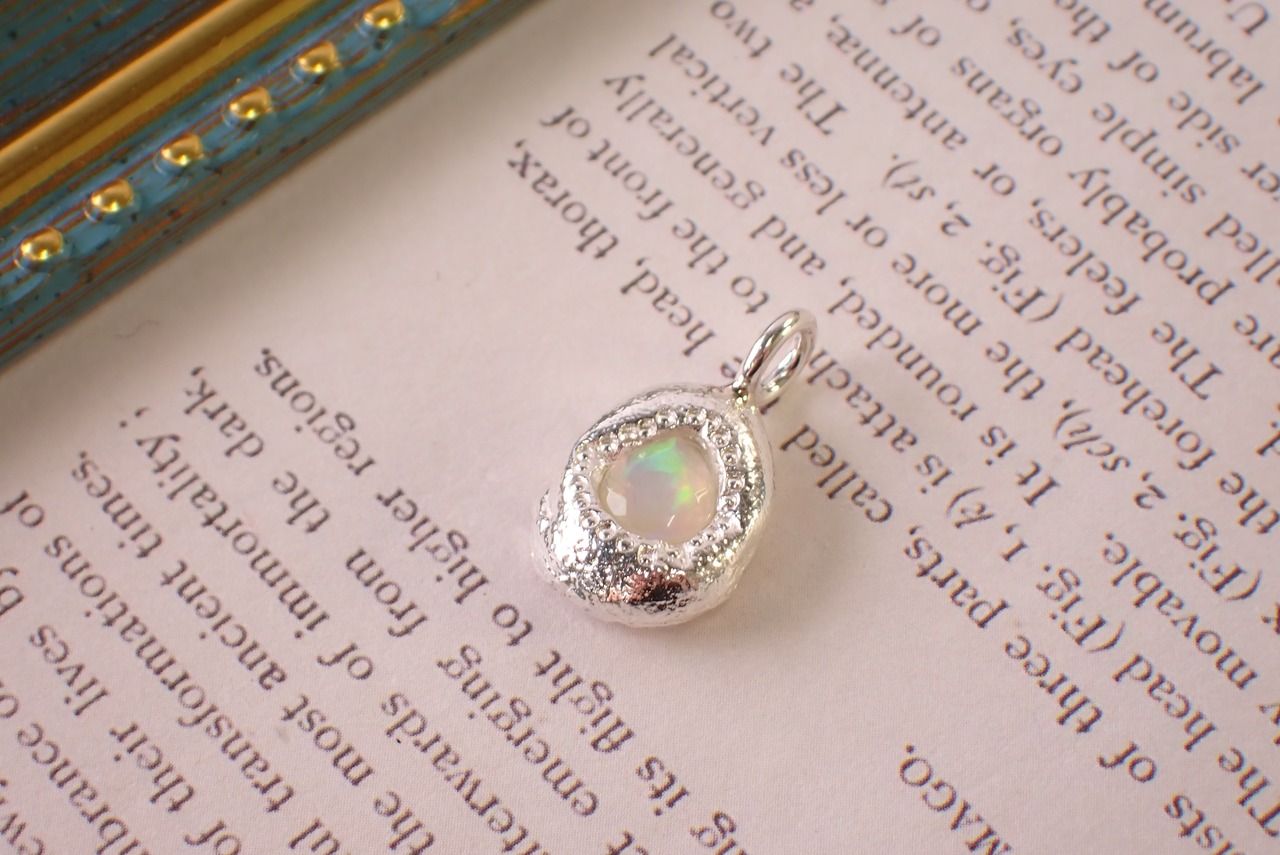 オパールペンダントトップ シルバー925 [D11‐122]