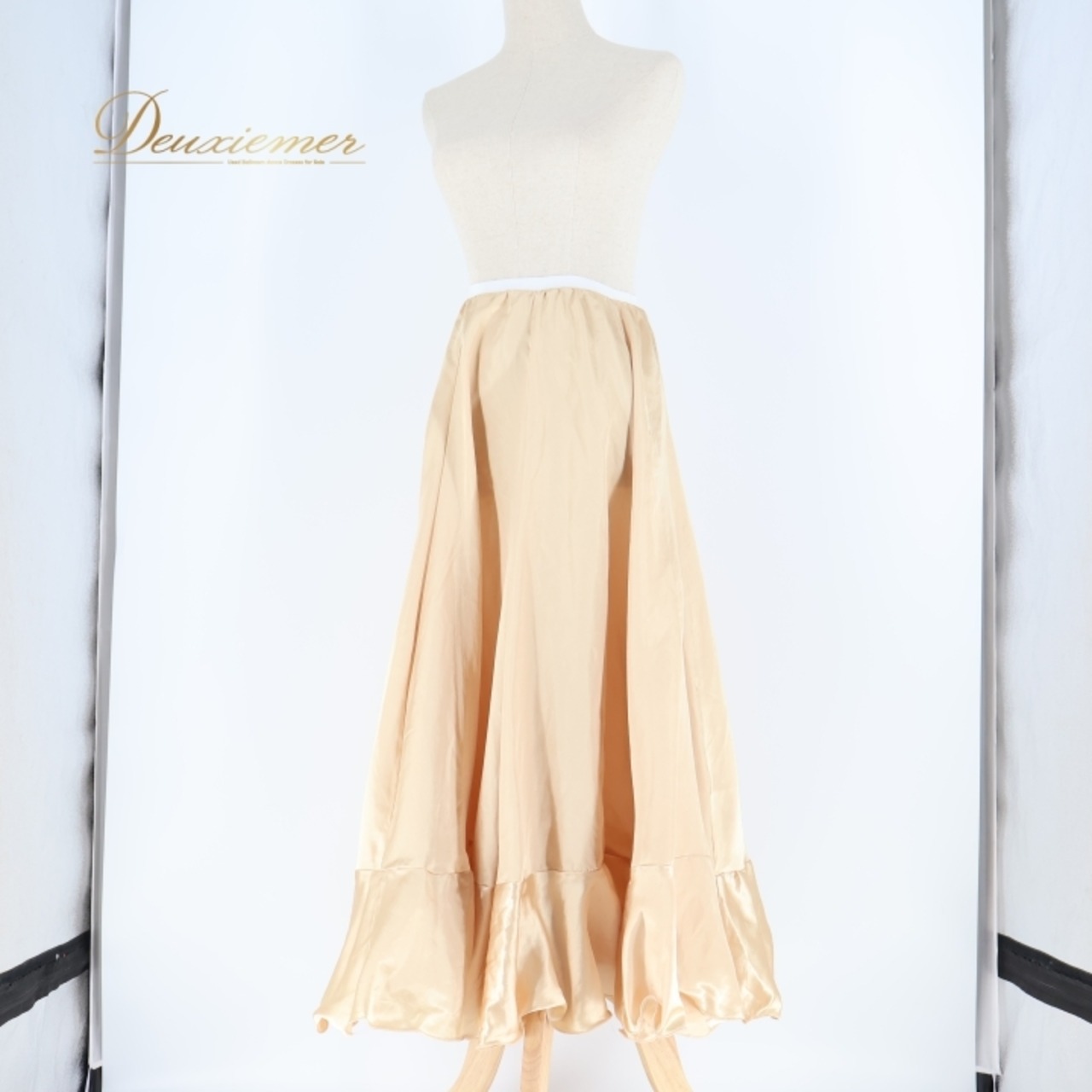 フラメンコ 衣装 ペチコート スカート ファルダ 光沢 金 軽い 薄い ダンス イチオク ICHIOKU 発表会 重ね着 ゴールド系 ベージュ系 フラメンコダンス 発表会衣装 スカートダンス コスチューム 舞台衣装 イベント用ペチコート 軽量素材 ステージ衣装 ダンス用スカート ベージュスカート ゴールドスカート