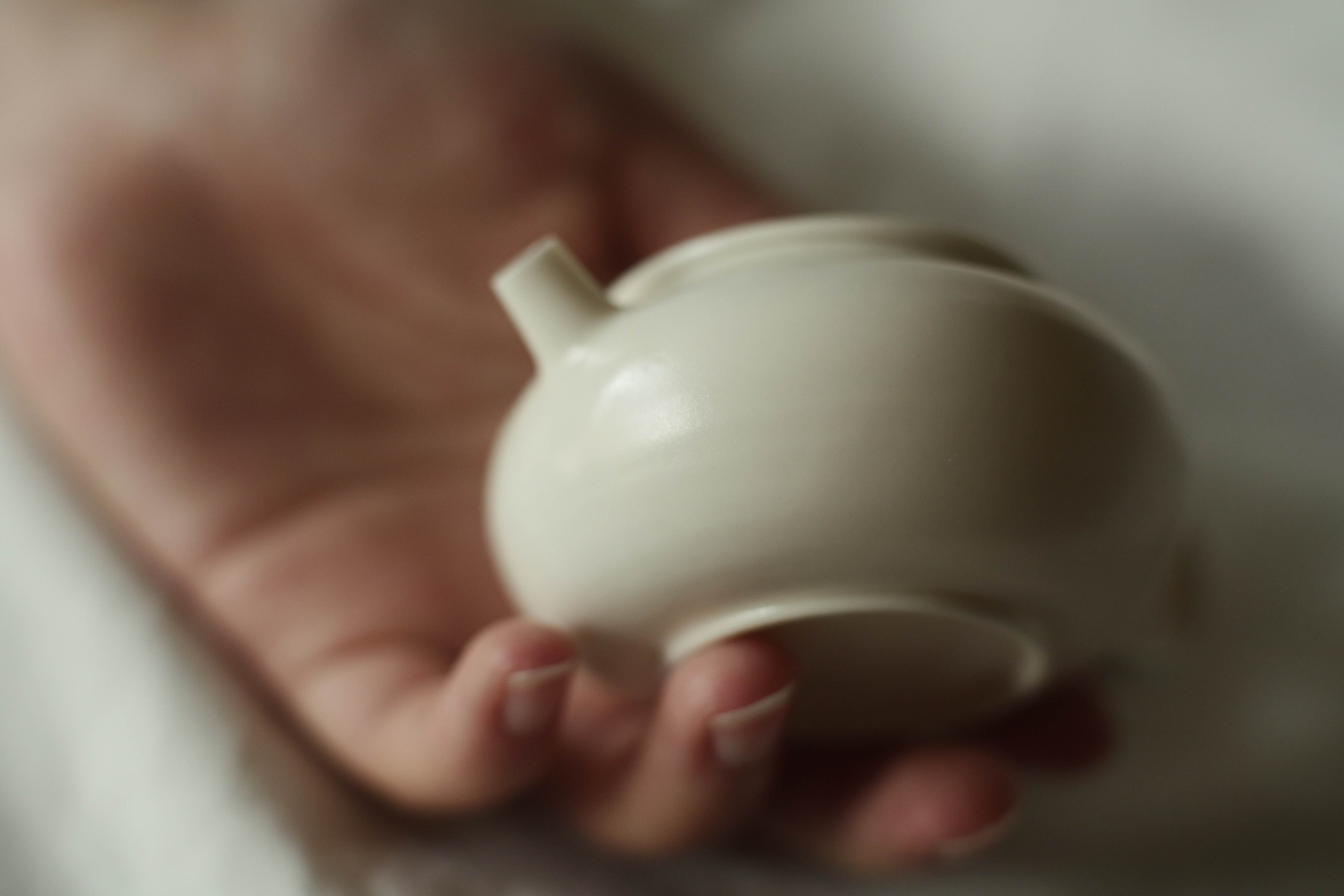 徳化薄胎薪窯白磁茶壺 長月黄（ろくろ引き/満水容量85cc） | 北白川糕糰店