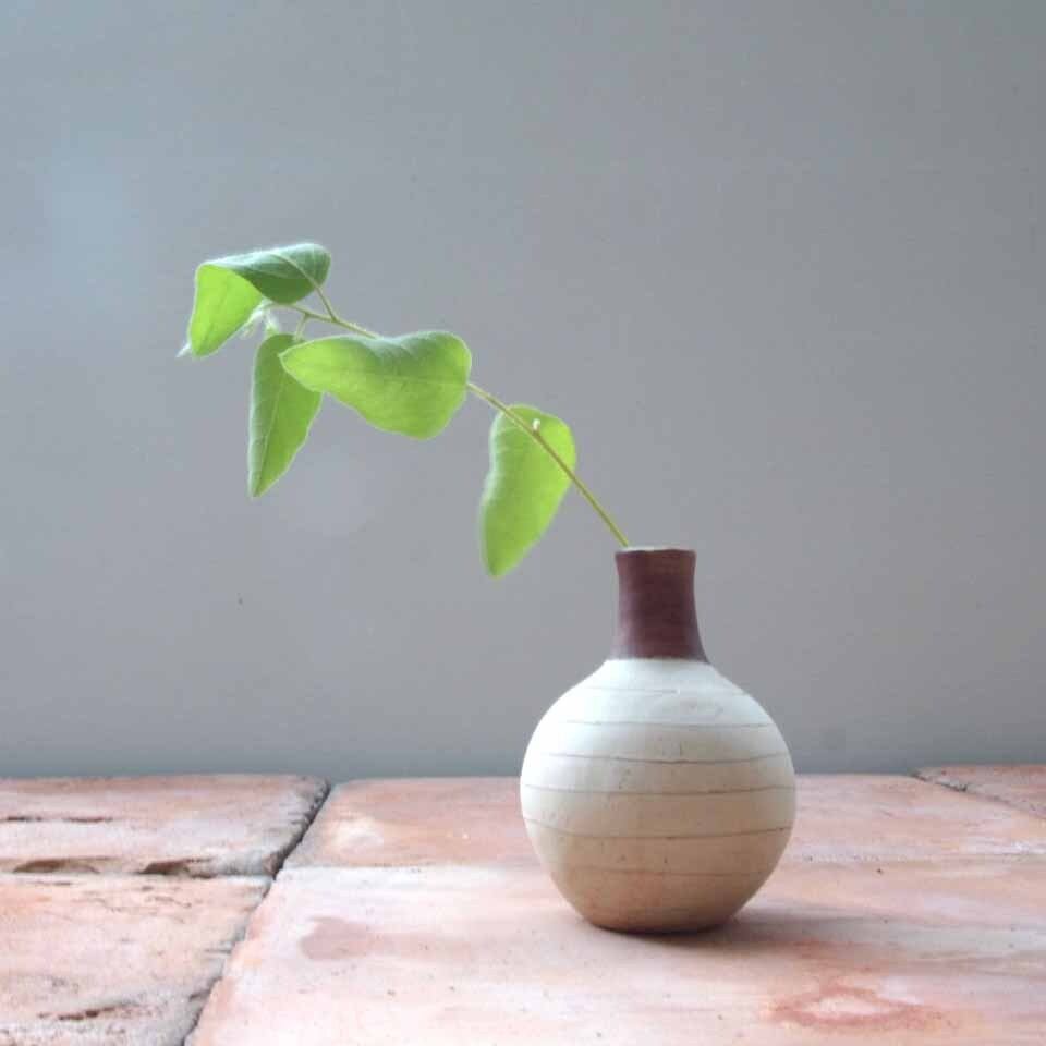 8 草舟・金子佐知恵(陶) トングリ花器⑤