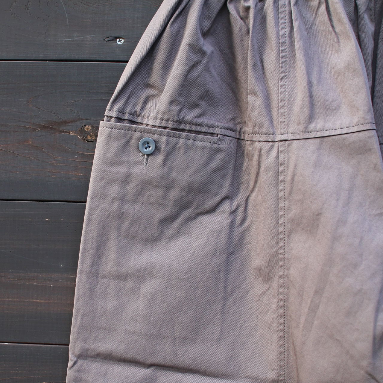 TRAVAIL MANUEL_コンパクトチノシャムパンツ | Fuzzy Clothed