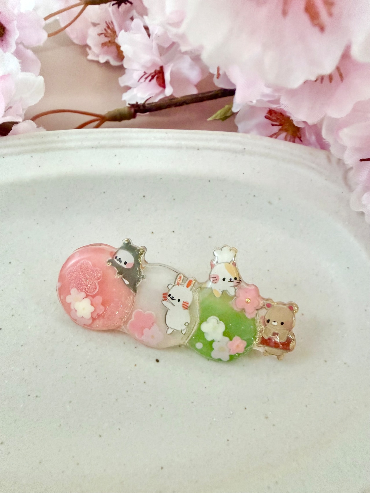 ブローチ『桜も団子も楽しむだる☆』ストーリーカード付き