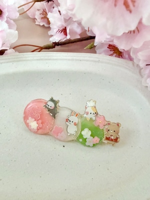 ブローチ『桜も団子も楽しむだる☆』ストーリーカード付き