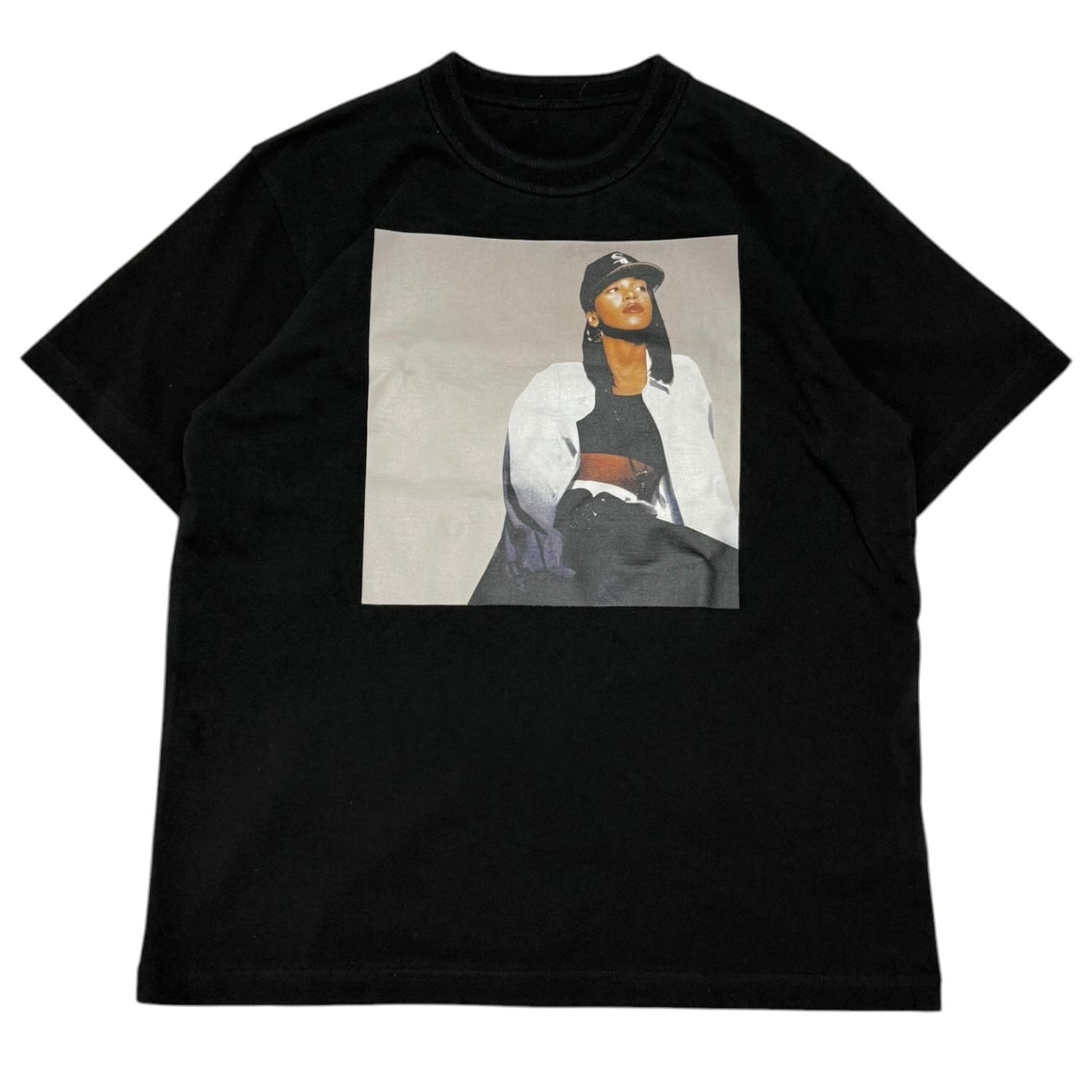sacai x AALIYAH Print T-Shirts | A WORD.ONLINE SHOP