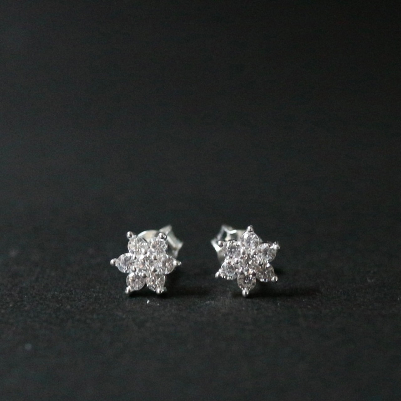 雪の結晶ピアス