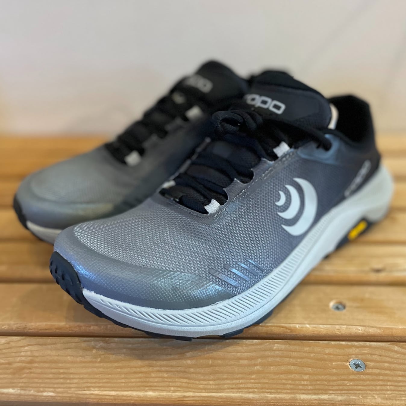 トポ アスレチック / MT-5 ウィメンズ（Charcoal/Grey） | 道がまっすぐ