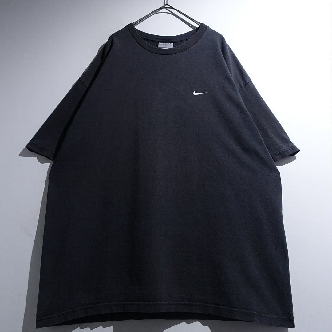 90s "NIKE" Black Logo Embroidery Design T-Shirt