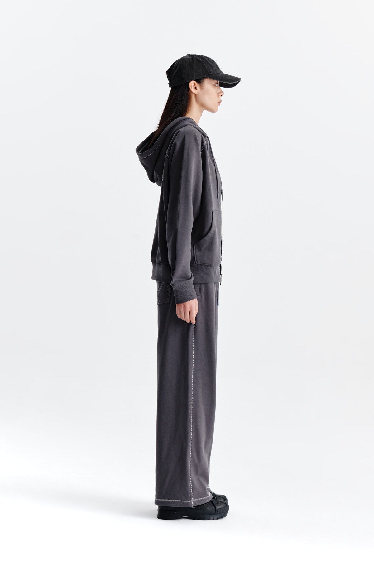 Matin Kim] CIRCLE LOGO STITCH HOODY ZIP UP IN CHARCOAL 正規品 韓国