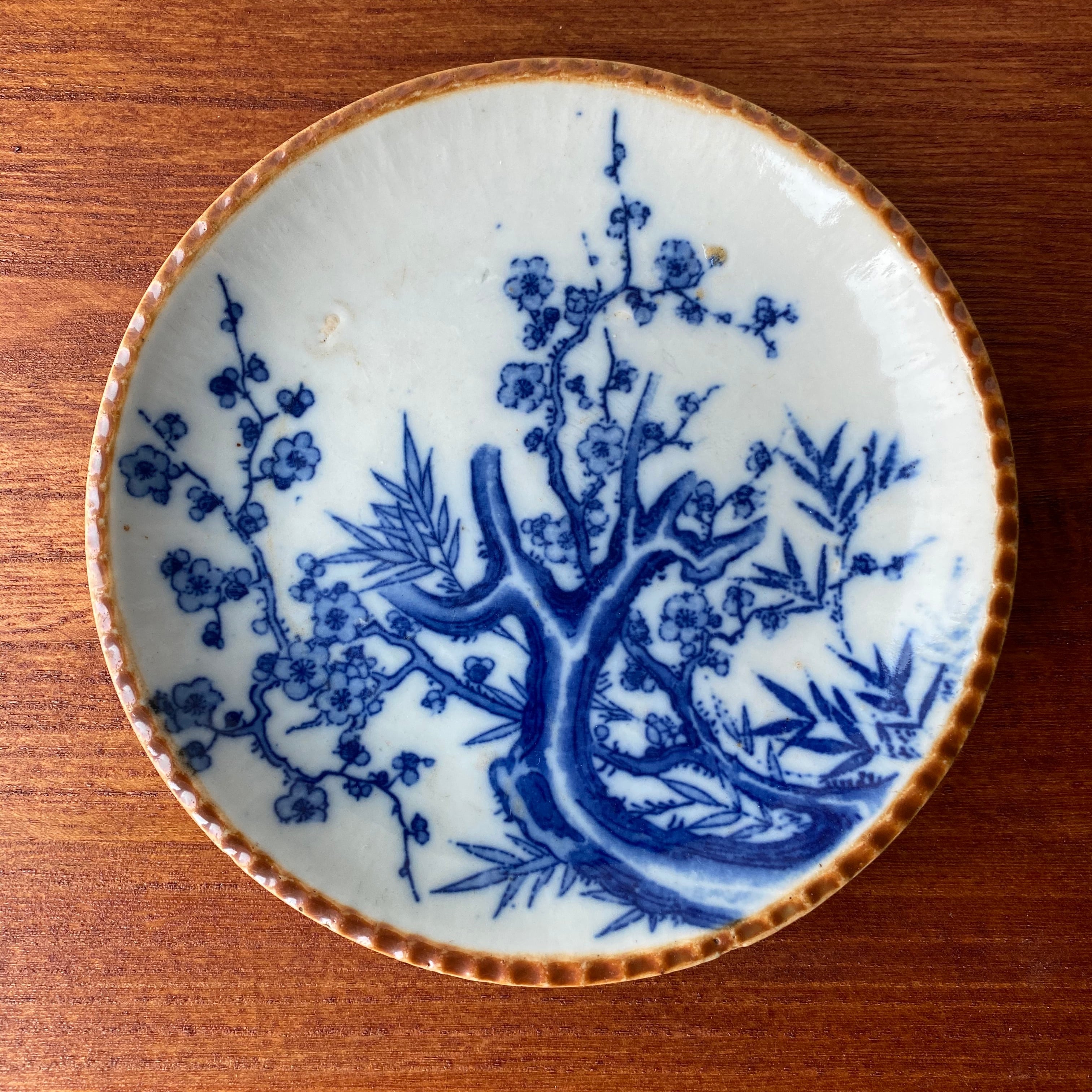 絵になる梅のイゲ皿 (A) | むかしのうつわ 迦史庵