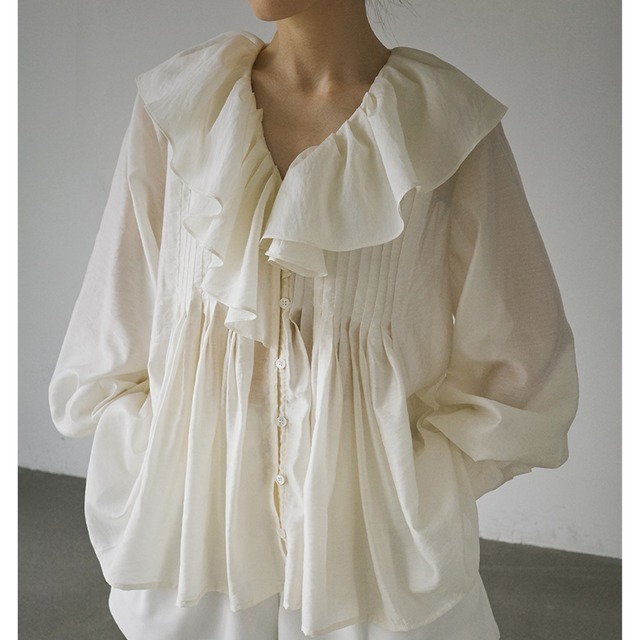 V-neck frill collar pintuck blouse   G1148