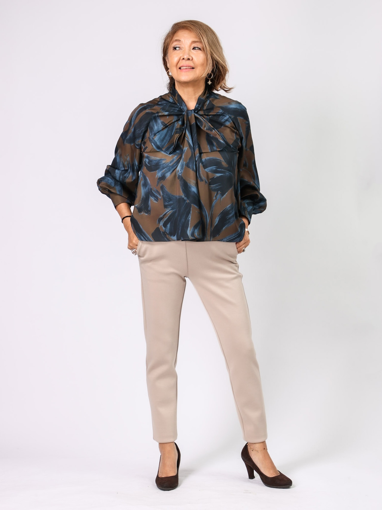 BRAHMIN(プリントボウタイブラウス)