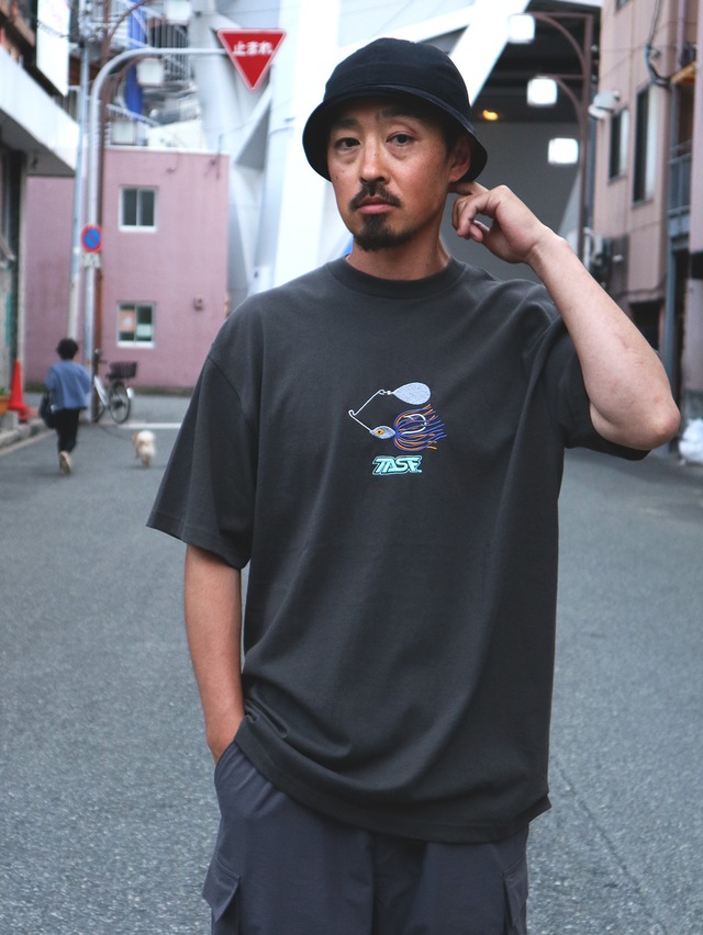 50%OFF!!　TASF / 変な目のスピナーベイトTee / スミクロ