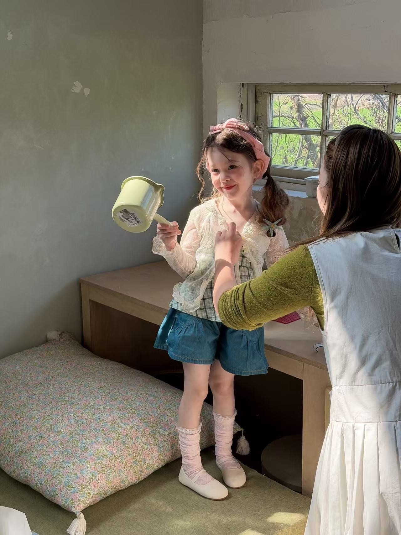 [aiai] Morein Check Sleeveless Top / [아이아이] 모어린체크나시탑