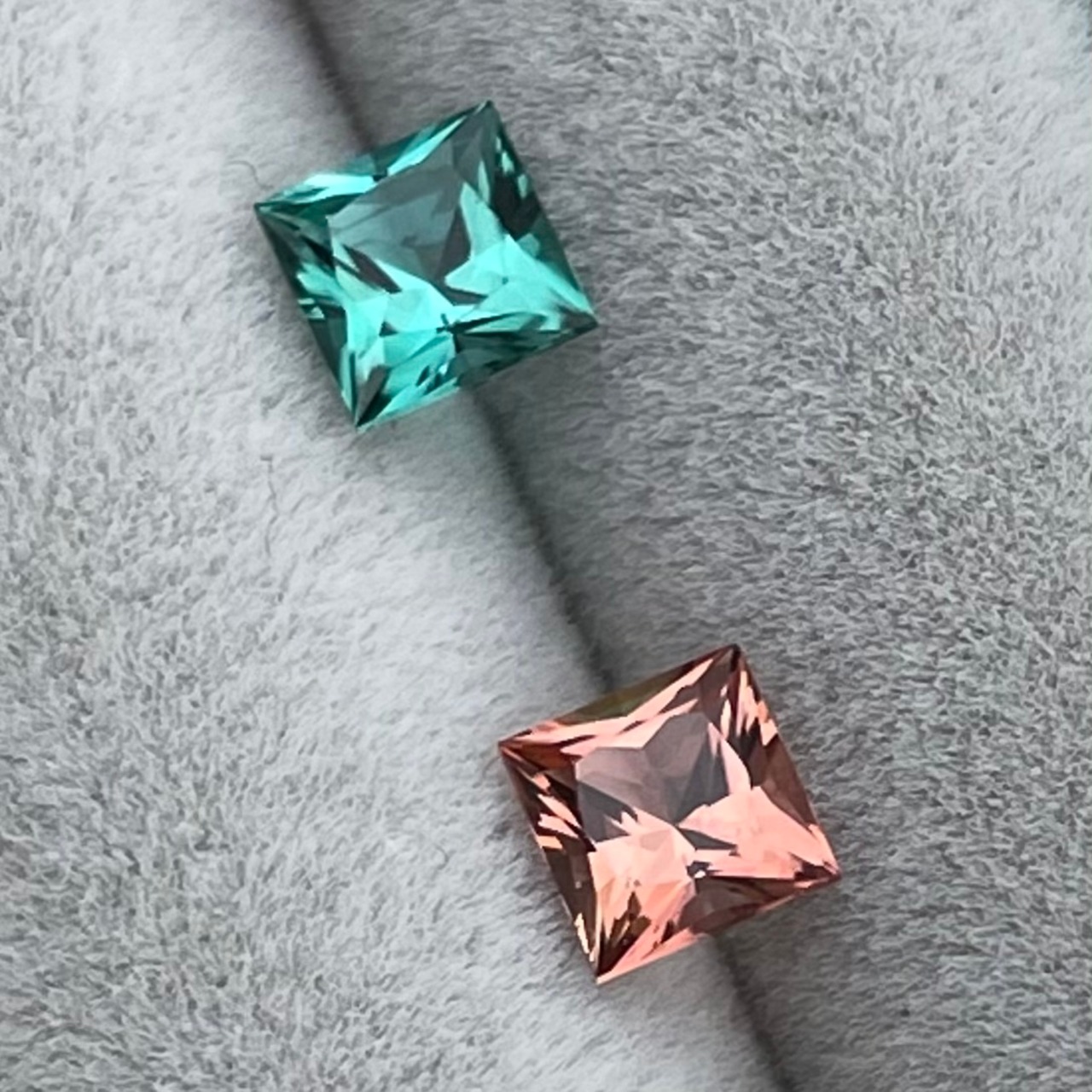 ラグーン&オレンジトルマリン セット 4.2x4.2x3mm, 合計0.74ct ナミビア産