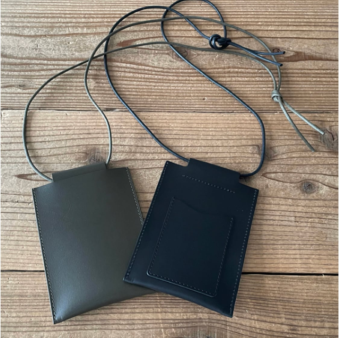 【美品】STILLBYHAND レザーネックポーチ 黒　ミニマリスト　男女兼用 STILL BY HAND】LEATHER NECK PORCH スティルバイハンド レザーネック