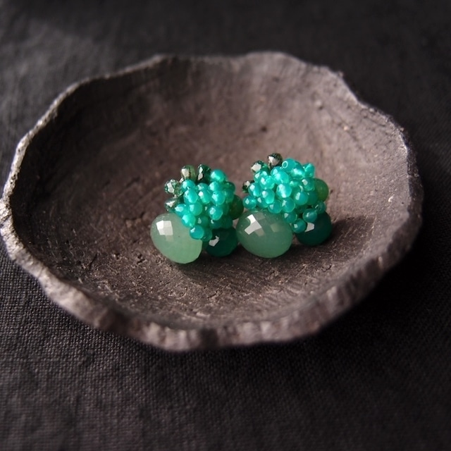 【天然石刺繍／ピアス】Green Onyx × Aventurine × Chromediopside × Chrysoprase