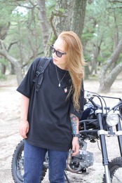 RAISE MIDDLE FINGER - 刺繍Tee(ビッグシルエット) (XLサイズ)