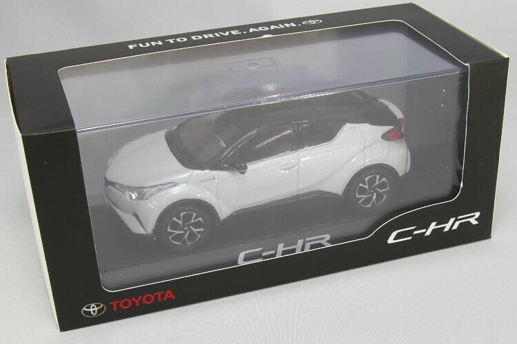 送料無料 1/32 トヨタ・クルーガー ハイランダー SUV 白 ホワイト ダイ
