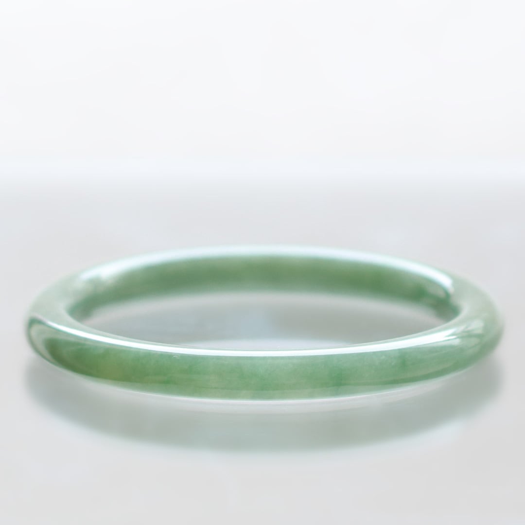 内径 約55mm 】透明感抜群！翡翠の色味を楽しめる！バングル A貨翡翠