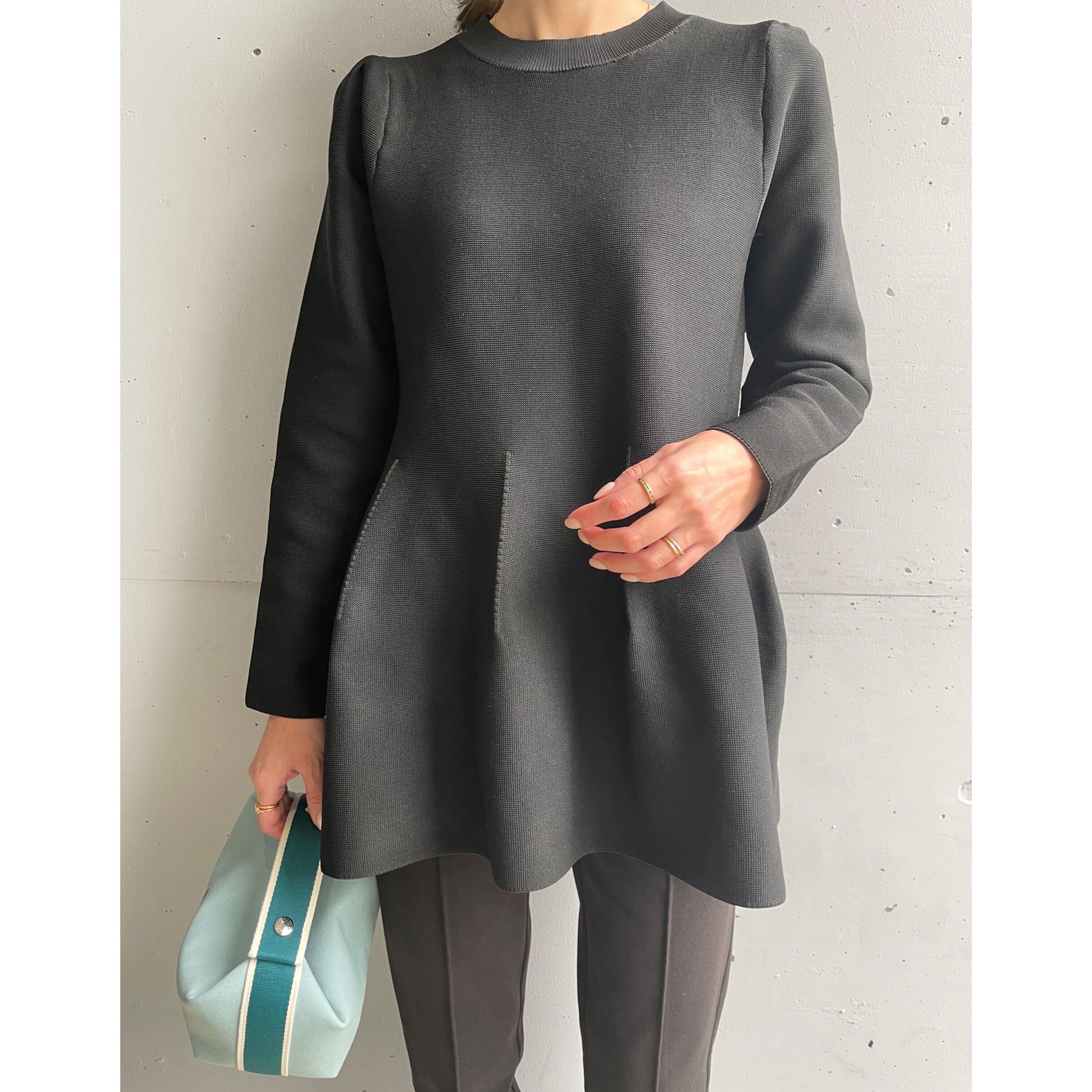 ◆即納◆ボリュームフレアニットトップス(長袖)(ご注文から1-4営業日でお届け)