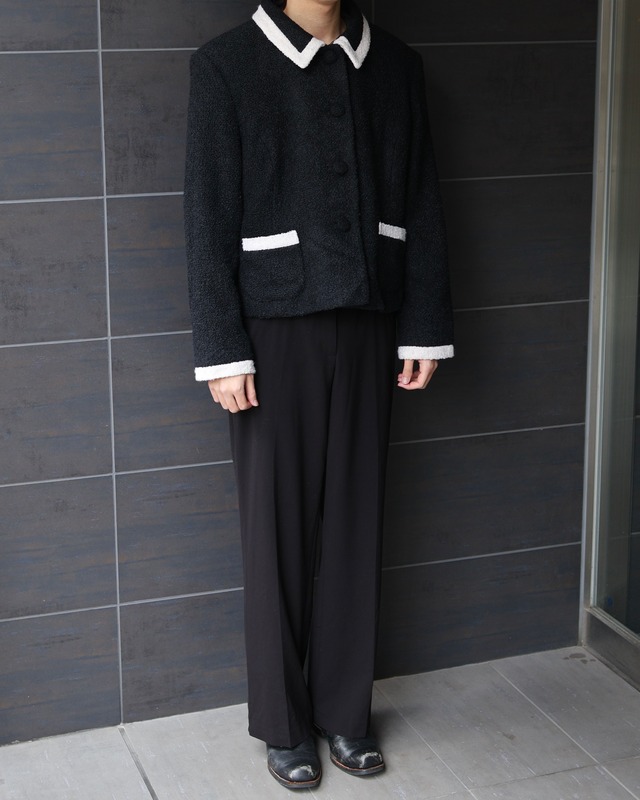 Short-length buttoned boa jacket