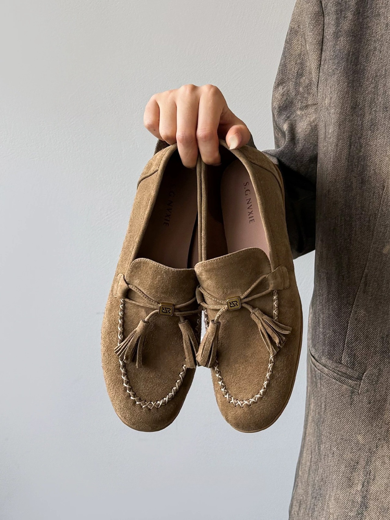 Bouclé Suede Tassel Loafers F0834