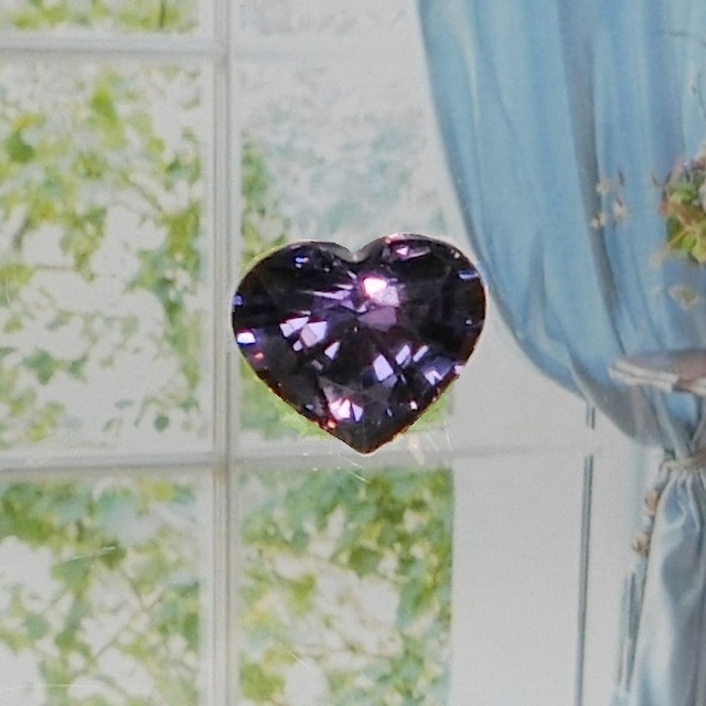 Lune de Fer.　紫の高貴なる強さ、鉄の月。パープルスピネル1.6ct。ほぼサファイアのようでも、それを上回る現世利益の紫！